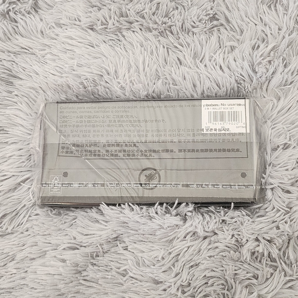 MICHAEL KORS MENS Logo & Faux Leather Stripe Wallet With Passcase Gift Set - Picture 3 of 6